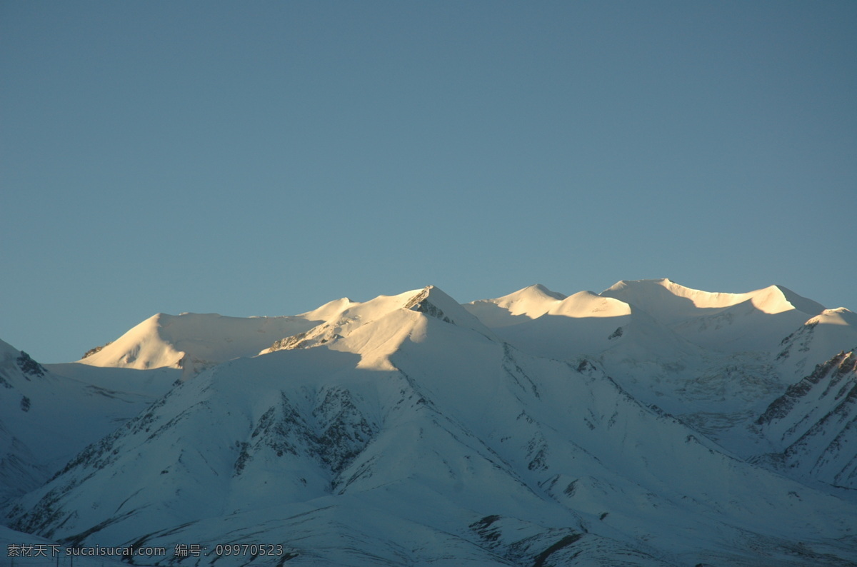 玉珠峰 青藏高原 晨光 雪峰 蓝天 自然景观 自然风景 摄影图库