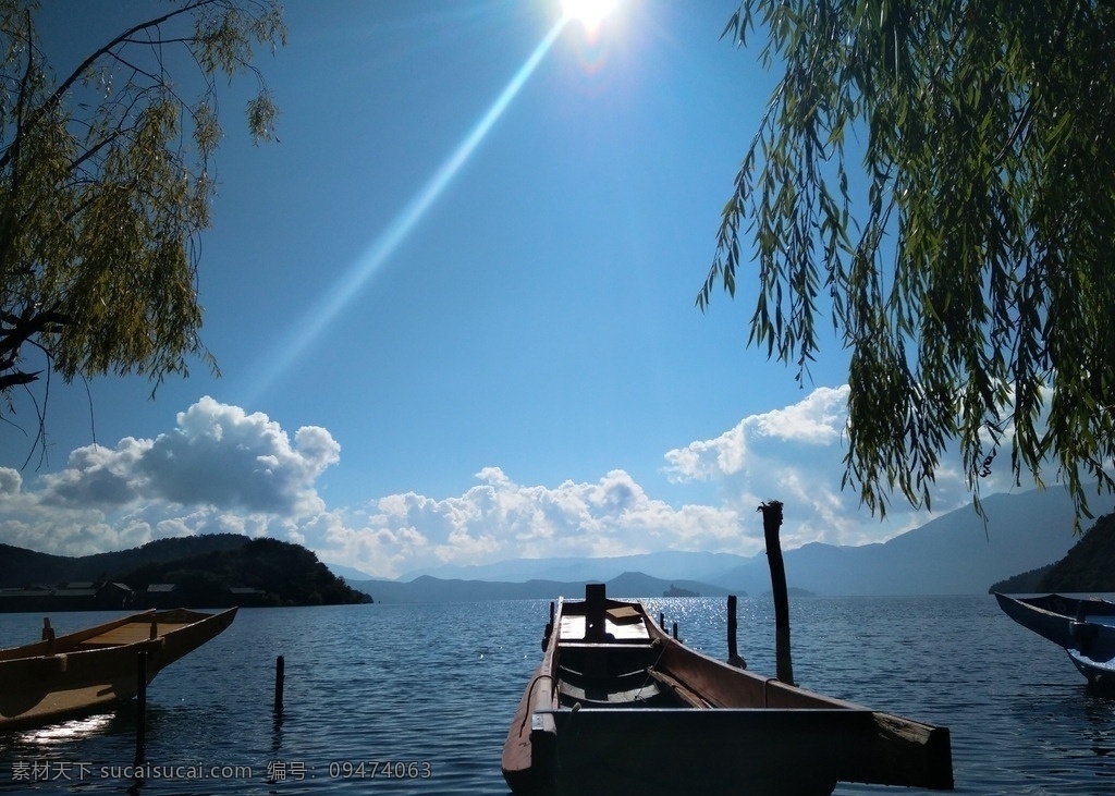 拍照 圣地 泸沽湖 云南 丽江 旅游 女儿国 蓝天 白云 小船 湖 摩梭 旅游摄影 自然风景