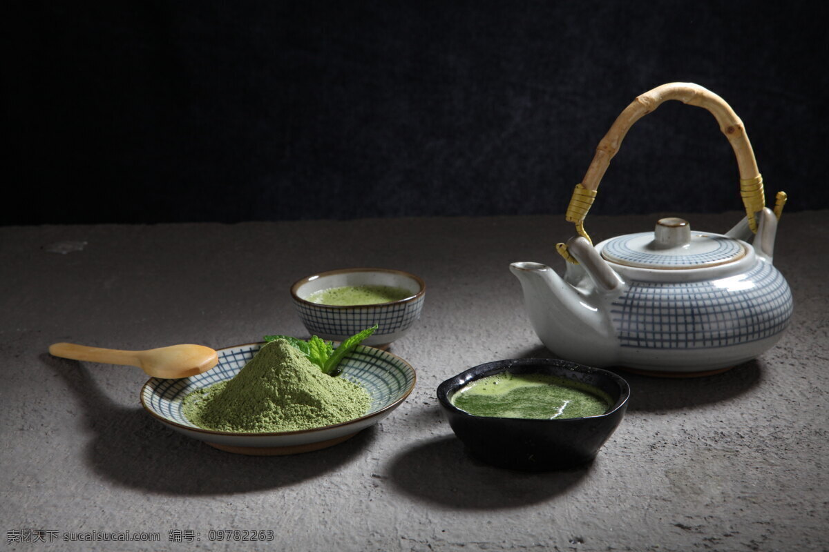 茶壶盘子碗 茶壶 碗 绿茶粉 绿茶 碟子 盘子 茶水 茶饮料 生活百科 家居生活