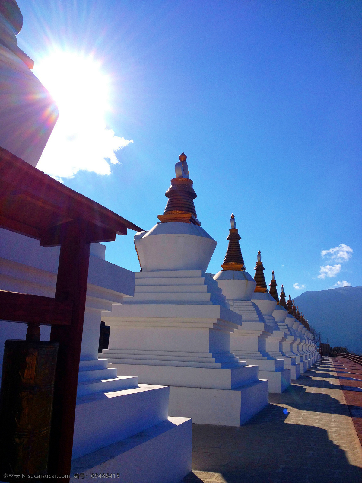 白塔 藏传佛教 旅游摄影 人文景观 香格里拉 云南 梅里雪山 文化艺术