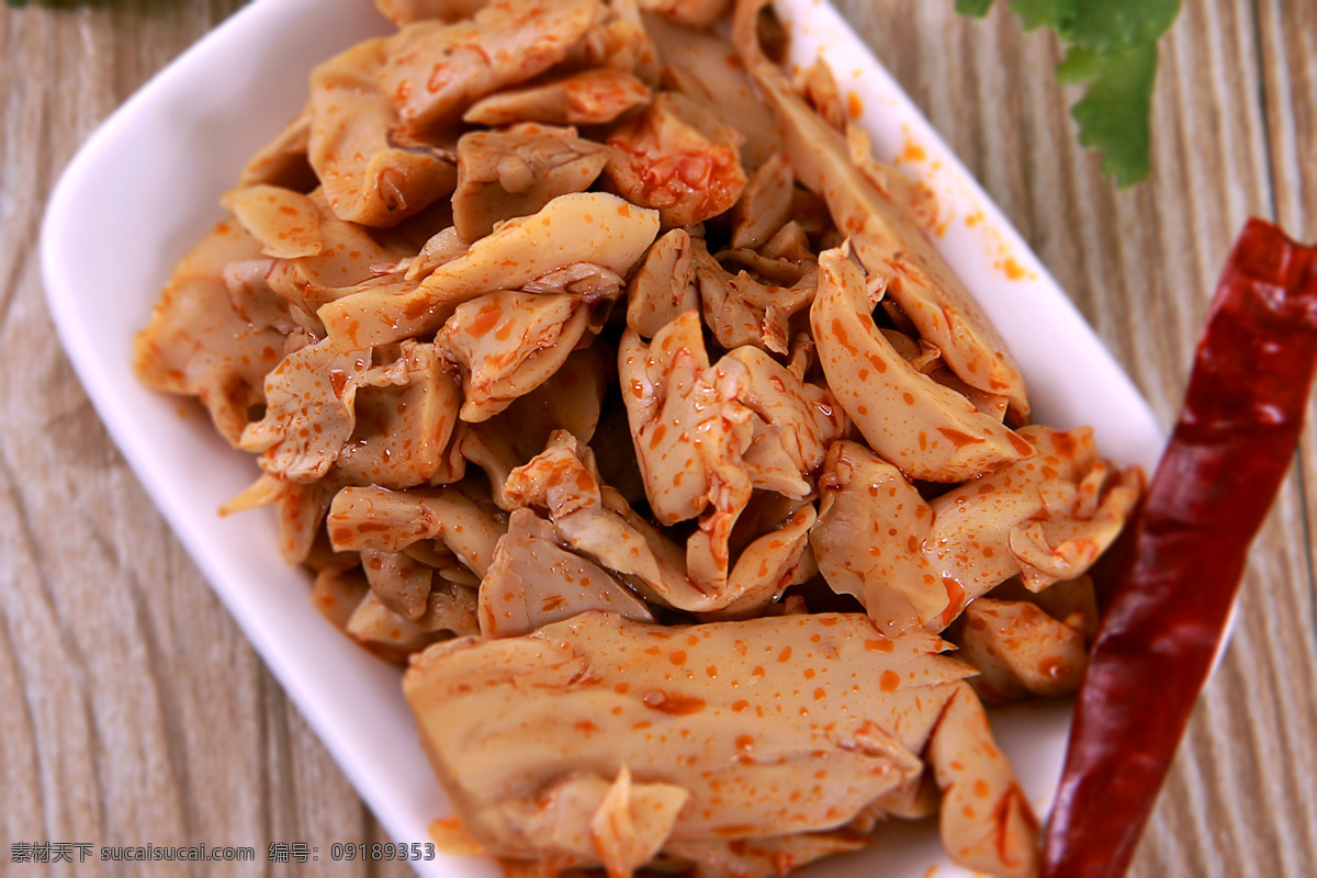 一碟 杏 鲍 菇 细节 图 小菜 麻辣 香辣 辣椒 零食 休闲食品 食物 餐饮美食 杏鲍菇 棕色