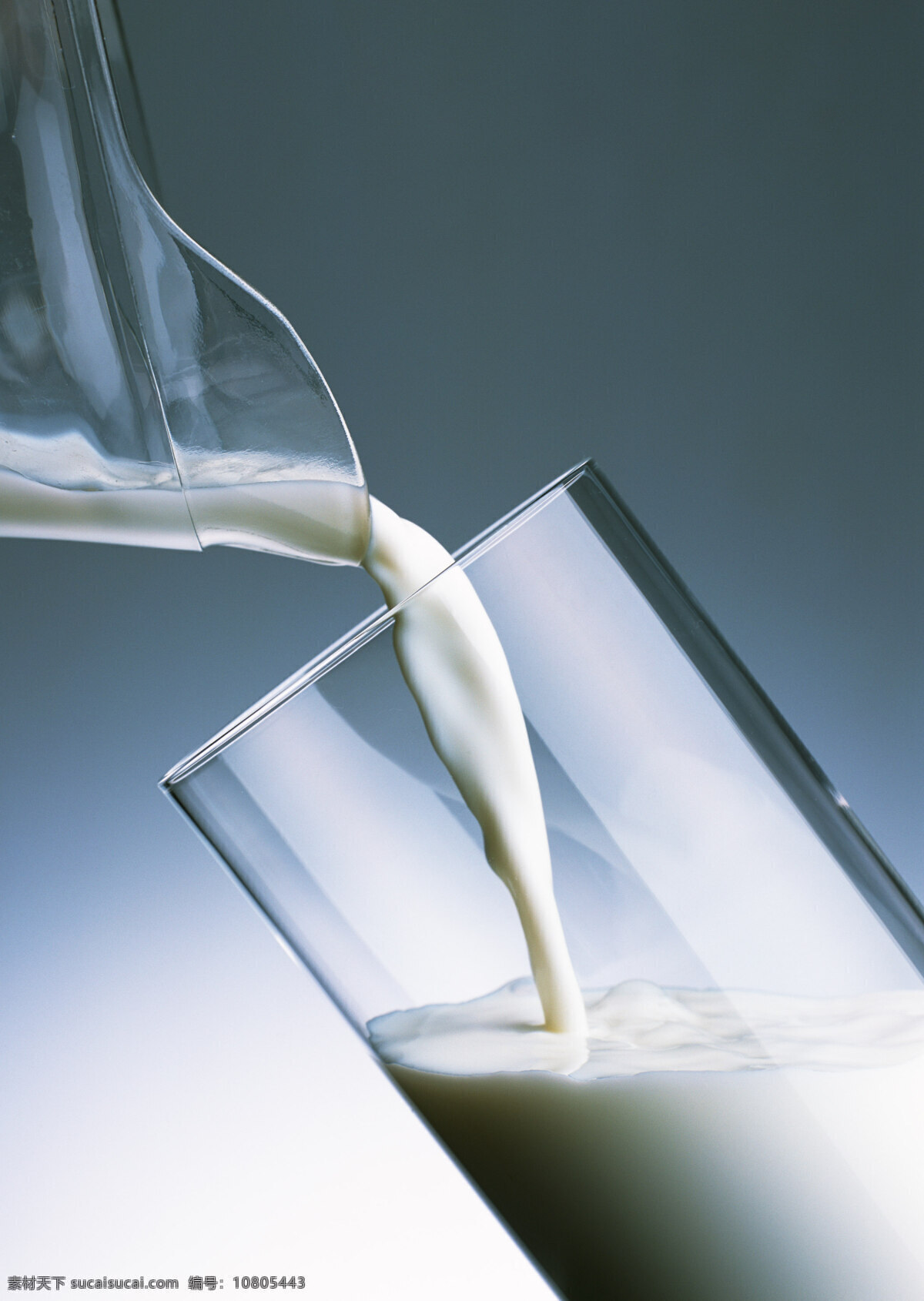 鲜牛奶 牛奶 奶制品 鲜奶 早餐奶 饮品 奶饮料 饮料 玻璃杯 玻璃瓶 桌面 案板 营养 美食摄影 餐饮美食 传统美食
