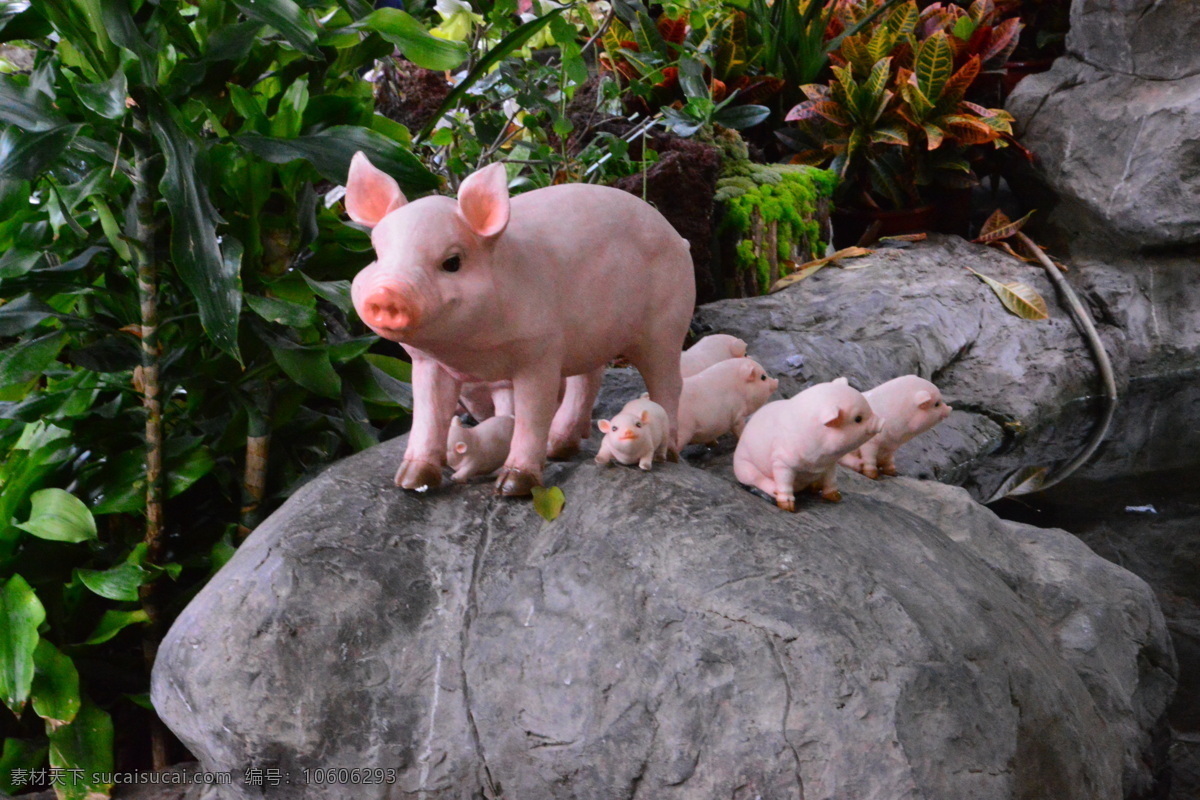 主题雕塑 植物园风景 小猪模型 雕塑 动物雕塑 园林美景 公园美景 园林风景 园林 园林景观 雕塑造型 建筑园林