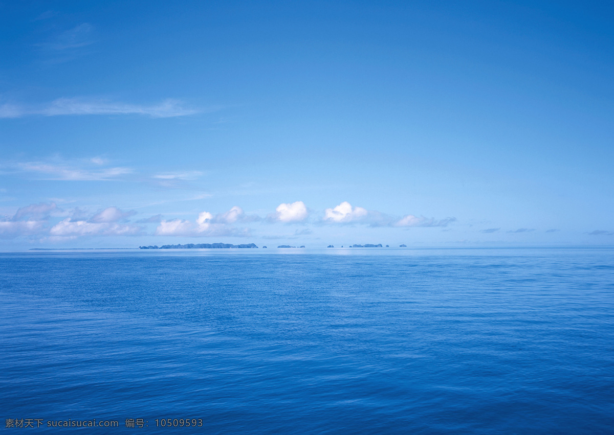 平静的海面 海洋 大海 海面 蓝色海洋 蓝色大海 蔚蓝海洋 蔚蓝大海 海岛 自然景观 山水风景 蔚蓝色的海 摄影图库