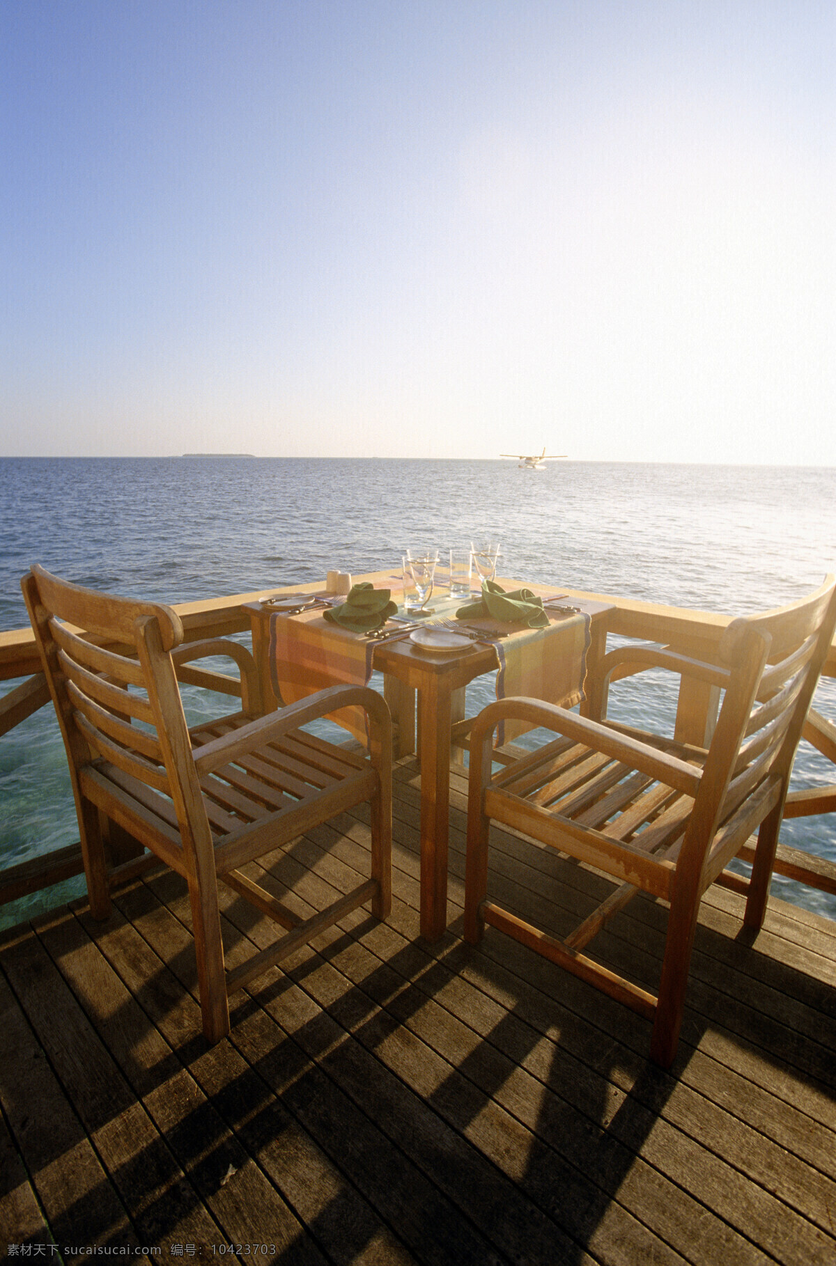 杯子 餐具 大海 热带 热带风景 摄影图 摄影图库 椅子 海边 餐桌 海边餐桌 桌子 热带风光 自然景观 自然风景 热带海边风景 矢量图 日常生活