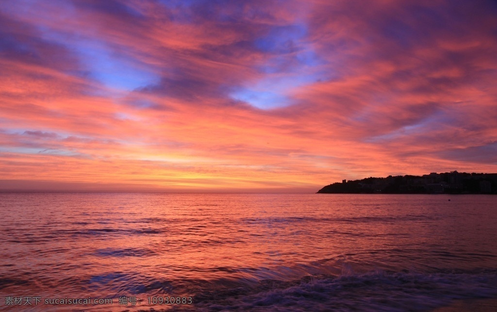 海滩夕阳 夕阳 黄昏 火烧云 蓝天 小岛 大海 海滩 沙滩 海浪 倒影 红云 晚霞 浪漫 海岛 树 棕榈树 南国 南方 风景 自然风景 自然景观