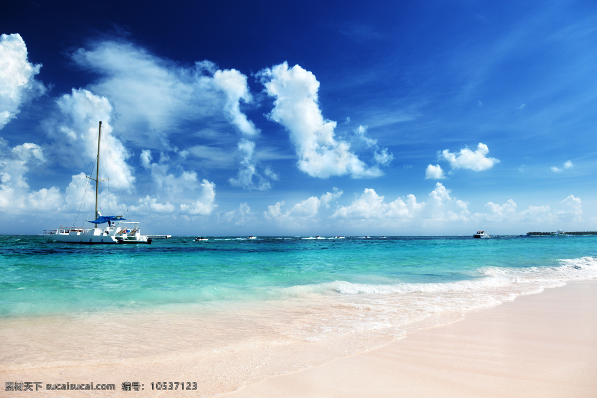 海边风光摄影 天空 白云 船 沙滩 大海 海水 浪花 自然风光 风景 景观 休闲旅游 自然风景 自然景观 蓝色