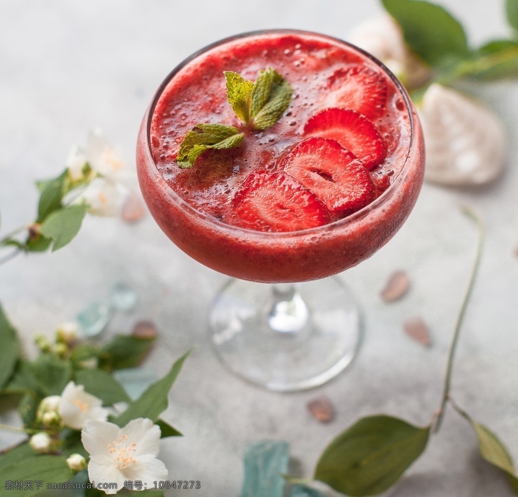 草莓汁图片 草莓 鲜榨果汁 草莓汁 饮品 饮料 食品 果汁 鲜果汁 餐饮美食 饮料酒水