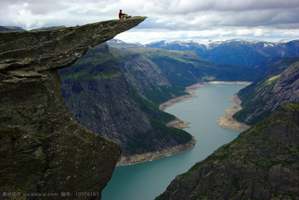 挪威 峡谷 眺望 国外风景摄影 旅游摄影 专业摄影 摄影画 风景画 美景 摄影图库 国外旅游 黑色