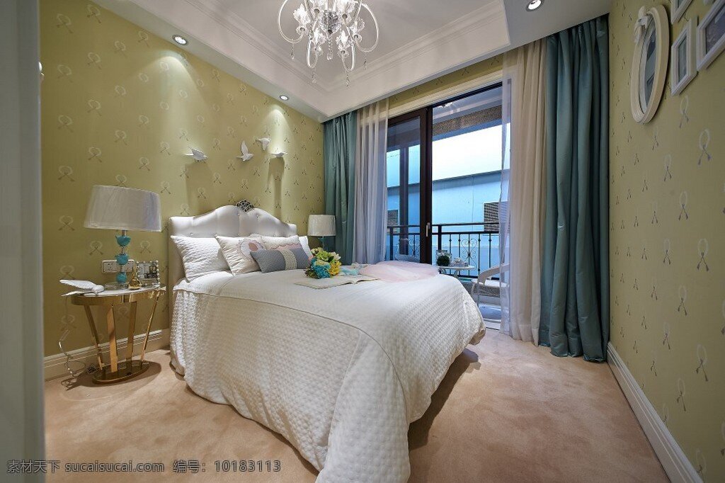 现代 时尚 土黄色 背景 墙 室内装修 效果图 卧室装修 浅粉色地毯 白色水晶灯 蓝色窗帘