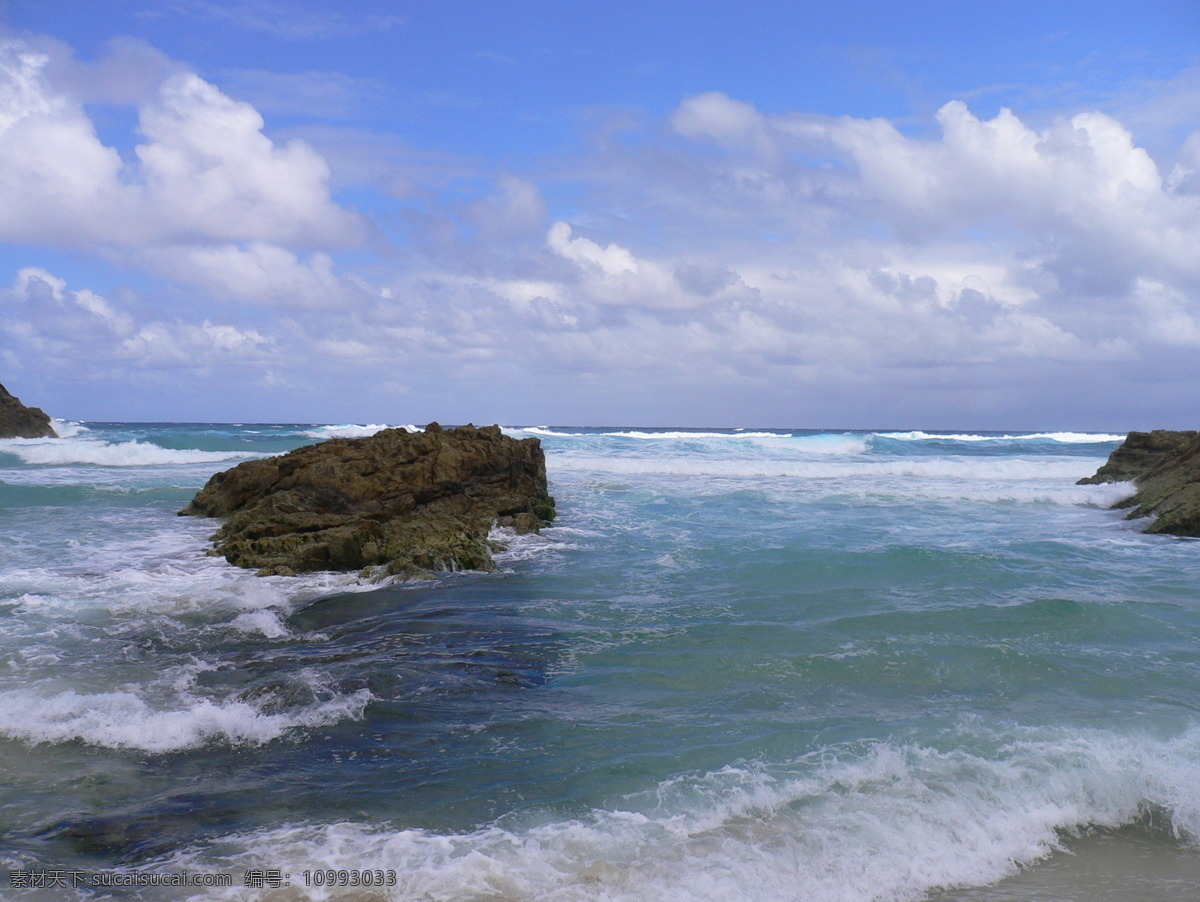 白云 海浪 礁石 沙滩 山水风景 摄影图库 天空 自然景观 澳洲 莫顿 岛 澳洲莫顿岛 美丽的海滩 psd源文件