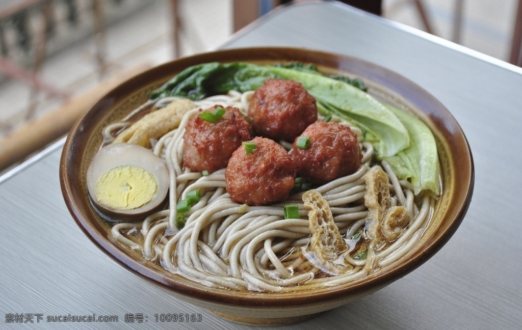 肉丸荞麦面 饸饹面条 荞麦面条 粗粮面条 酸菜肉丝面 杂粮面 传统美食 餐饮美食