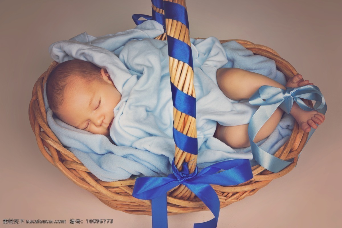 睡 筐 里 婴儿 睡觉 小孩 婴儿幼儿 幼儿 外国小孩 可爱 婴幼儿 人物 儿童图片 人物图片