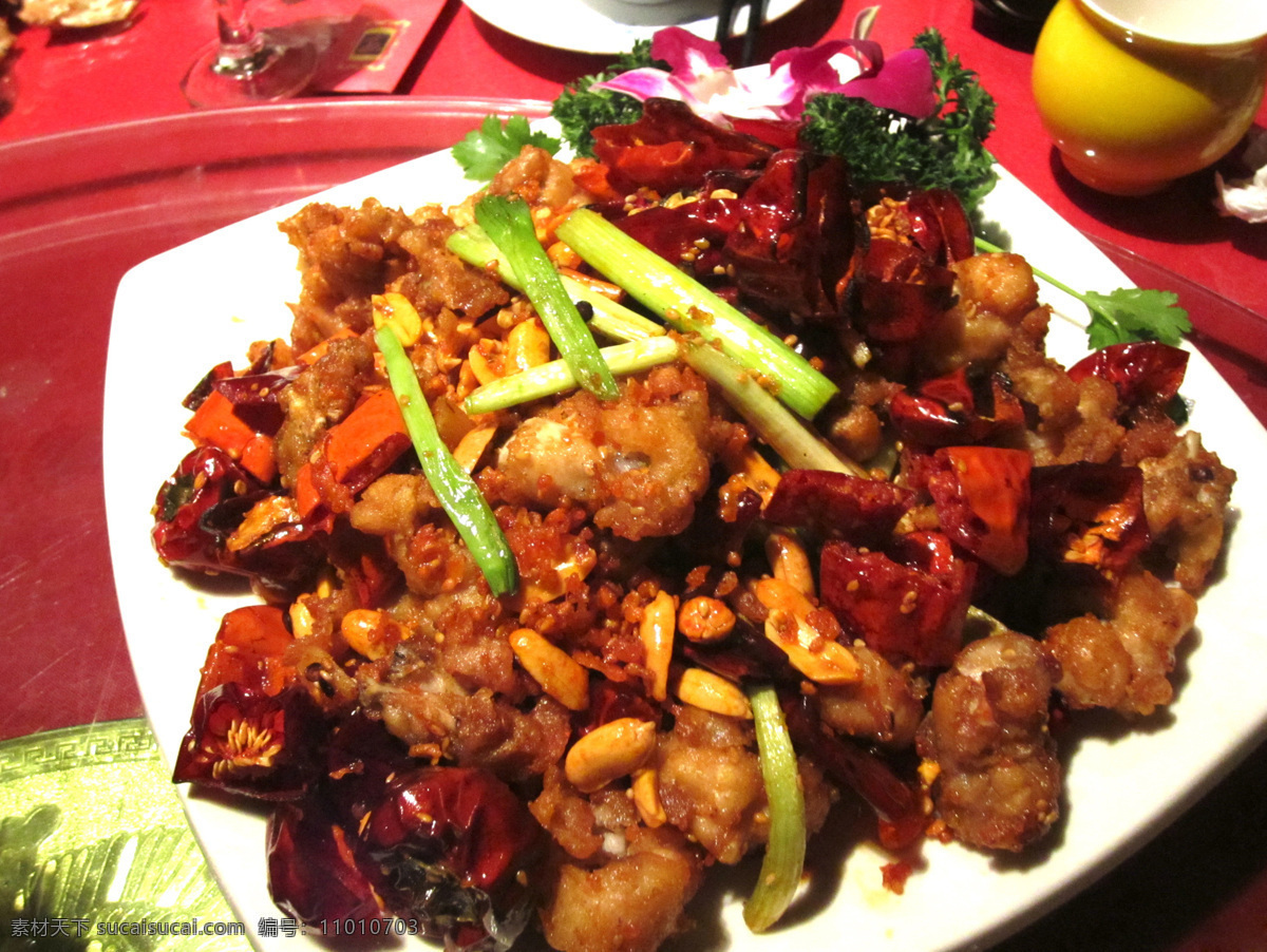 辣子鸡 鸡肉 炒菜 中餐 川菜 美味 美食 菜谱 传统美食 餐饮美食