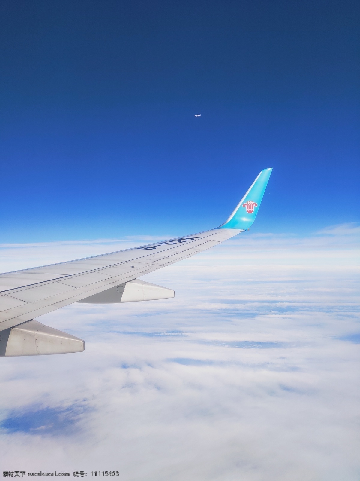 机翅 飞机 天空 飞翔 自由 舒服 洁净 蓝色 蓝天 白云 云层之上 自然景观 自然风景