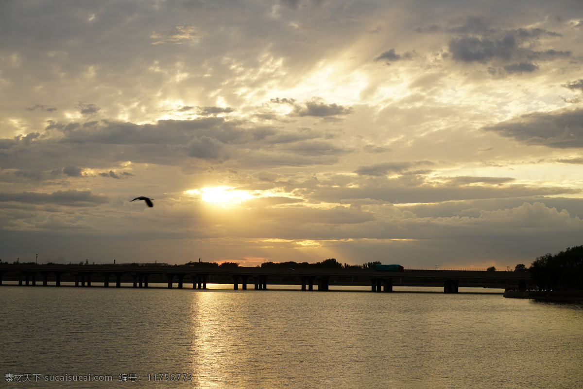 沈阳丁香湖 黄昏 夕阳 沈阳 丁香湖 天空 云 霞光 自然风景 自然景观