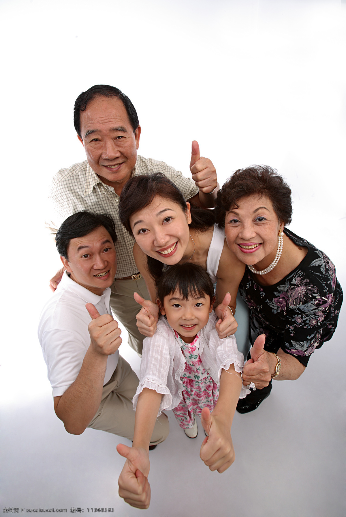 家庭人物 一家五口 幸福家庭 大拇指 笑容 人物摄影 男女老少 抬头看 日常生活 人物图库