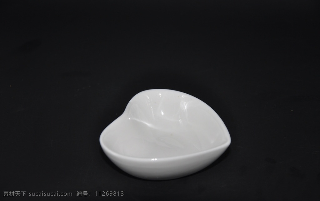 白色心形碟子 味碟 白色碟子 心形碟子 可爱碟子 高清白瓷味碟 碟 生活百科