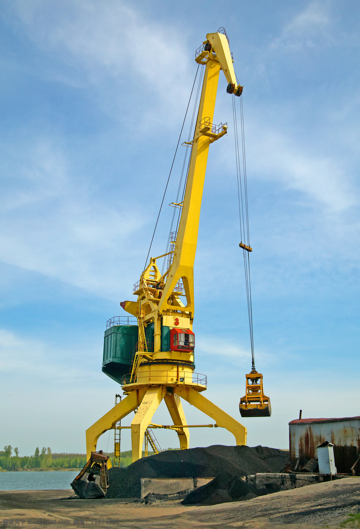 港口 起重机 集装箱 码头 运输 塔吊 工业生产 现代科技