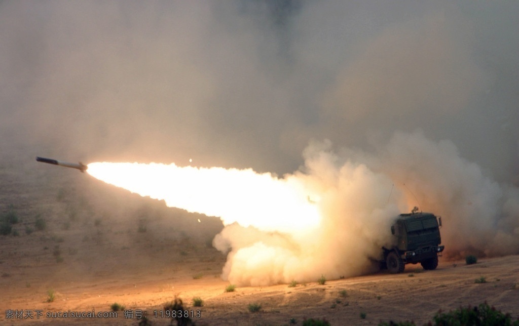 军事武器 火箭弹 发射车 发射 喷火 烟雾 现代科技