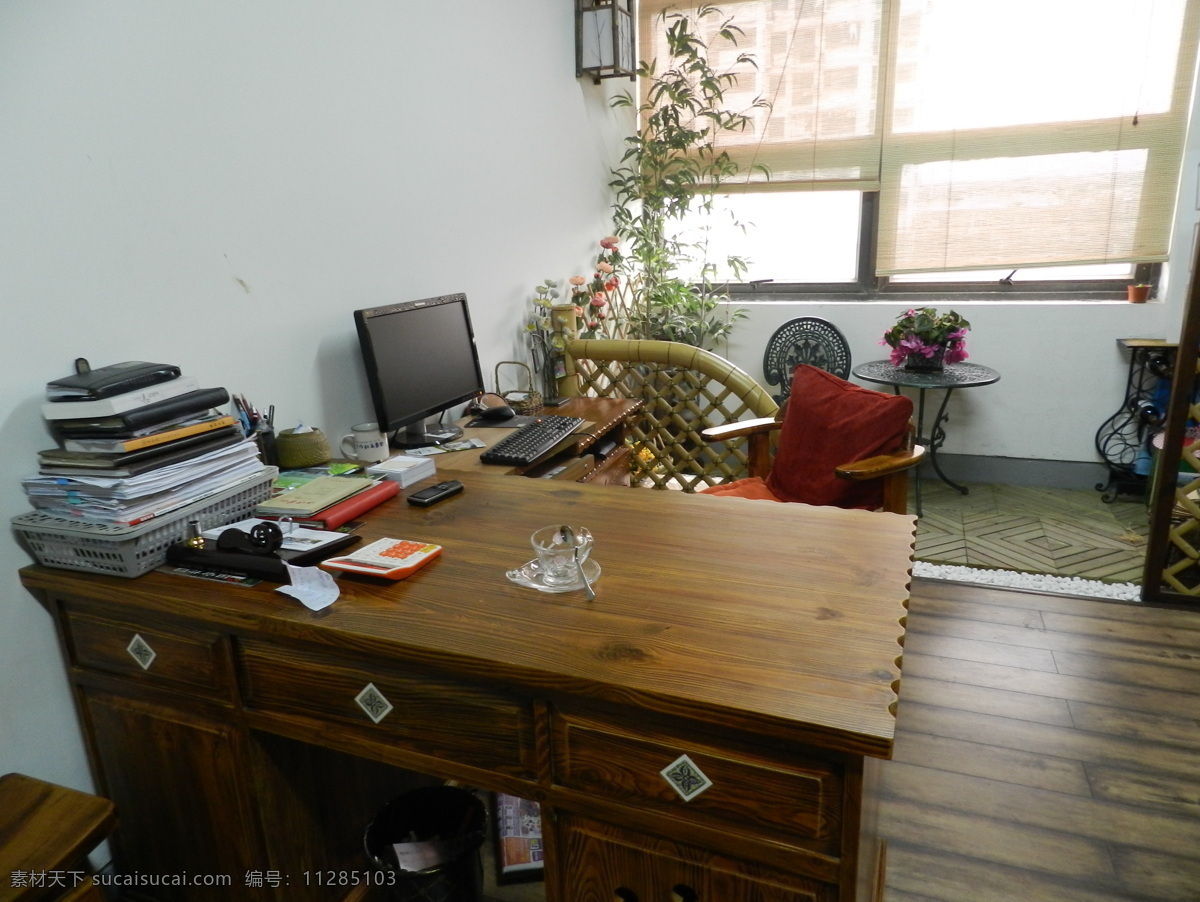 办公桌装饰 生活百科 老板 办公桌 摆放 图 办公桌风水 办公桌摆件 办公室办公桌 办公桌植物 学习办公 家居装饰素材 室内设计