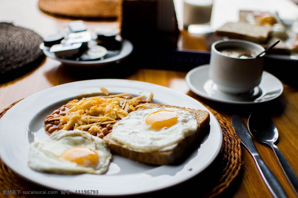 早餐 面包 鸡蛋 餐厅 咖啡 叉子 餐具 饮料 实物陶瓷杯 模糊 美食摆盘 食物 豆子 咖啡豆 餐饮美食 西餐美食