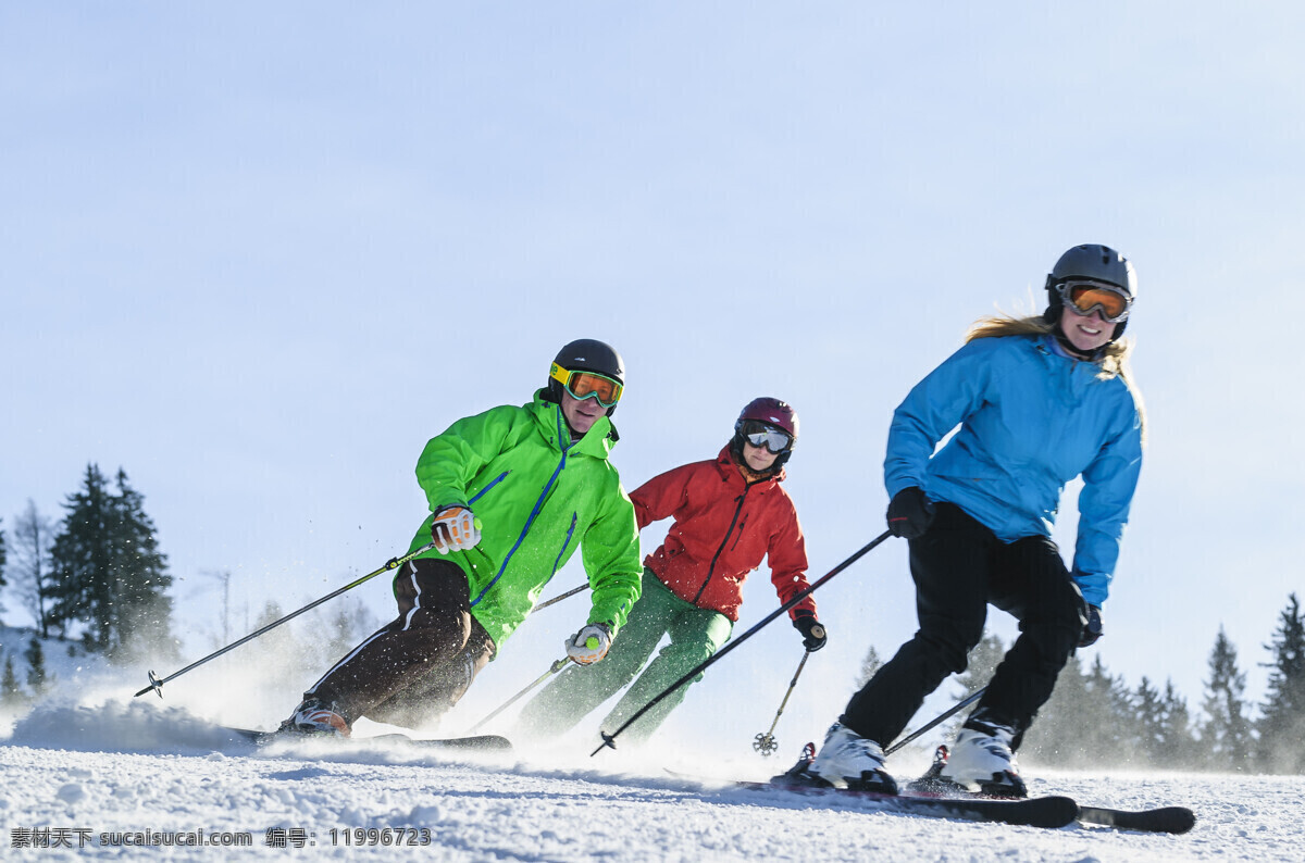 正在 滑雪 人物 儿童 女人 雪地 雪山 体育 运动 人物摄影 国外人物 生活人物 滑雪图片 生活百科