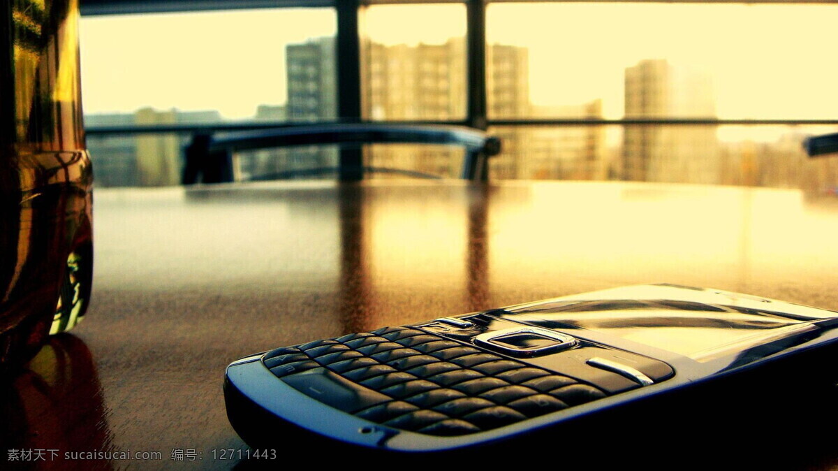 诺基亚手机 诺基亚 金色 手机 nokia 窗台 书桌 生活 生活百科 生活素材