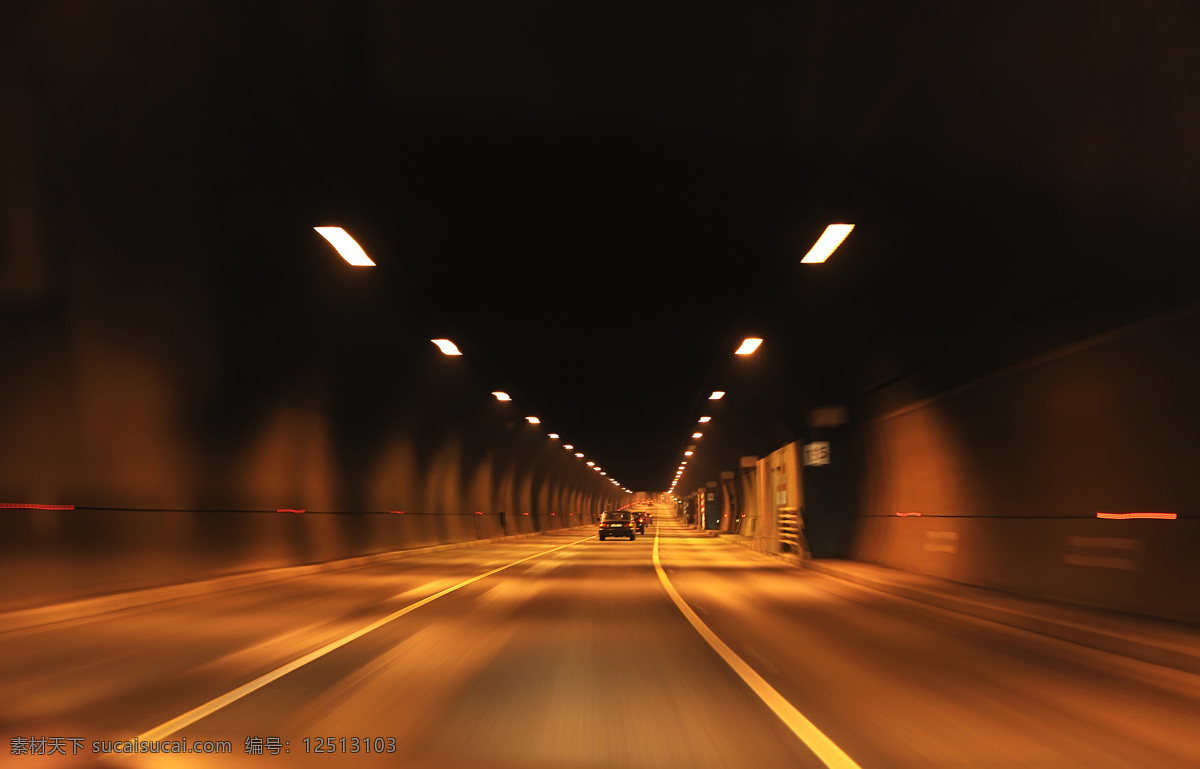 隧道 里 行驶 车辆 交通道路 昏暗 急速行驶 公路图片 环境家居