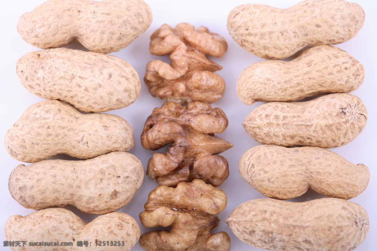 花生核桃 带壳花生 核桃仁 坚果 坚果仁 粉色