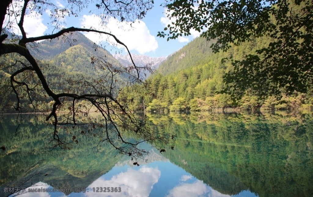 四川九寨沟 九寨沟 九寨沟风光 山水 山水风光 九寨沟风景 秋天的九寨沟 九寨沟景色 九寨沟瀑布 溪水 芳草海 九寨沟芳草海 九寨沟山水 长海 九寨沟旅游 自然风光 雪山 九寨沟雪山 沃洛色莫 雪山的水 四川风景 四川景点 自然景观 风景名胜