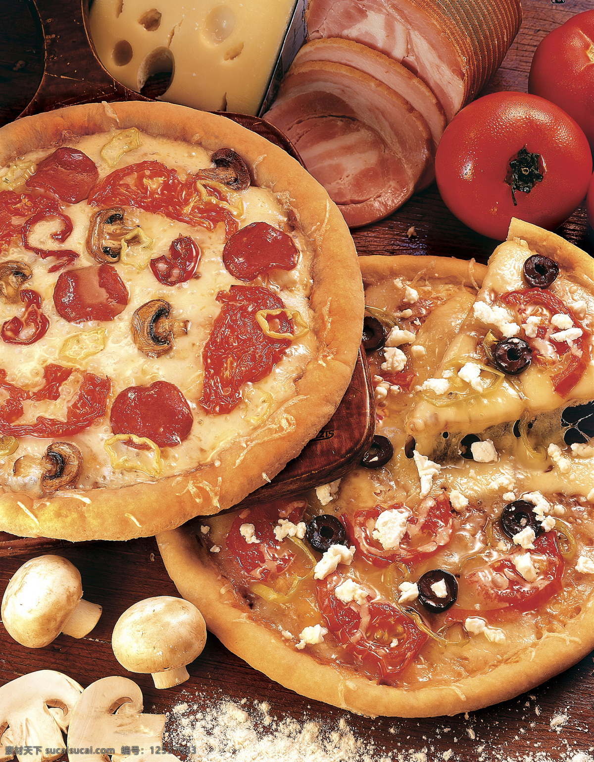 意大利 披萨 香菇 番茄 披萨美食 意大利披萨 披萨摄影 美味 外国美食 餐饮美食 黑色