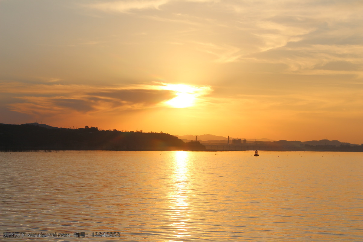 夕阳 金色夕阳 残阳 唯美夕阳 黄昏 日落 火红 红色 云彩 海 大海 海边 自然景观 自然风景