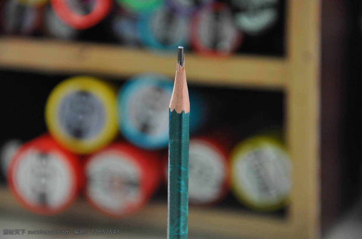 铅笔头 生活百科 削尖铅笔头 hb铅笔头 竖直 近距离摄影 高清拍摄 学习办公