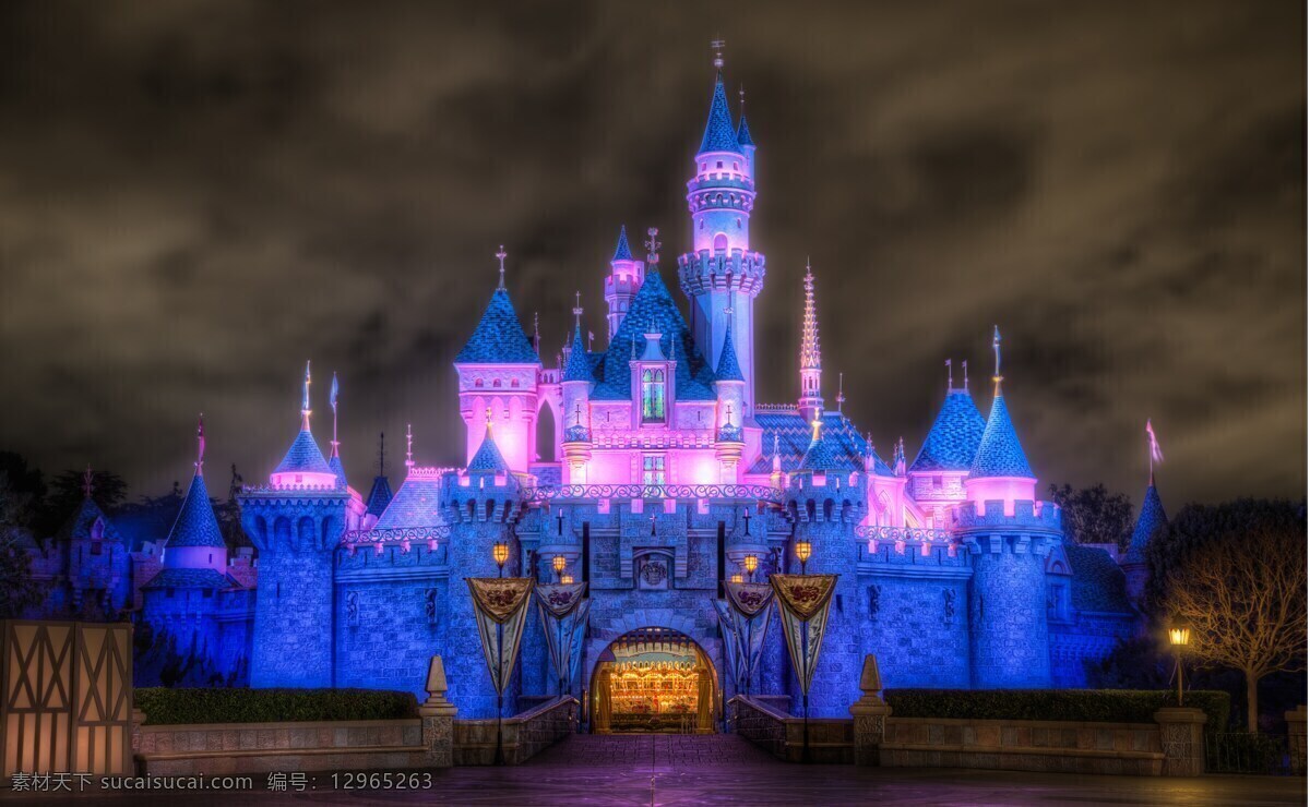 夜色 里 梦幻 城堡 皇宫 夜晚的城堡 彩色灯光 园林建筑 建筑园林