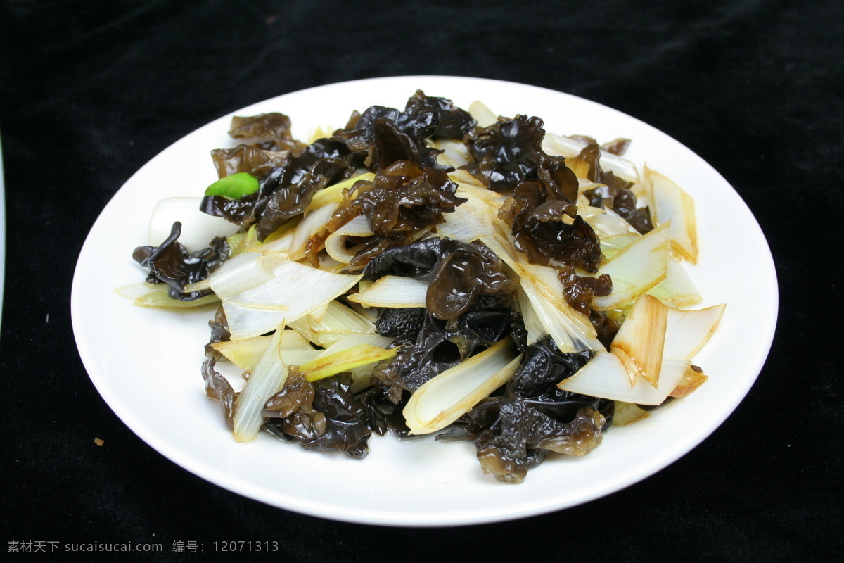 大葱炒木耳 食品 菜肴 菜 食物 美食 诱人美食 家常菜 中国美食 美食图片 传统美食 炖品汤羹 餐饮美食 生活百科