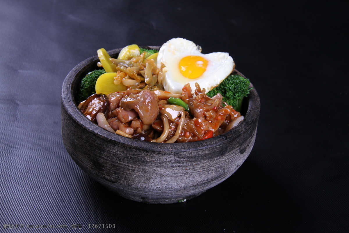 牛仔 肉 什 菌 石 锅 饭 什菌石锅饭 牛仔肉石锅饭 牛仔肉什菌饭 石锅饭 西餐 传统美食 餐饮美食