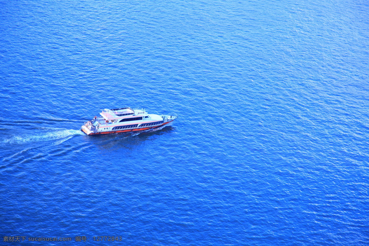 珠江上的游船 珠江河 游船 船 开船 自然 风光 旅游摄影 国内旅游