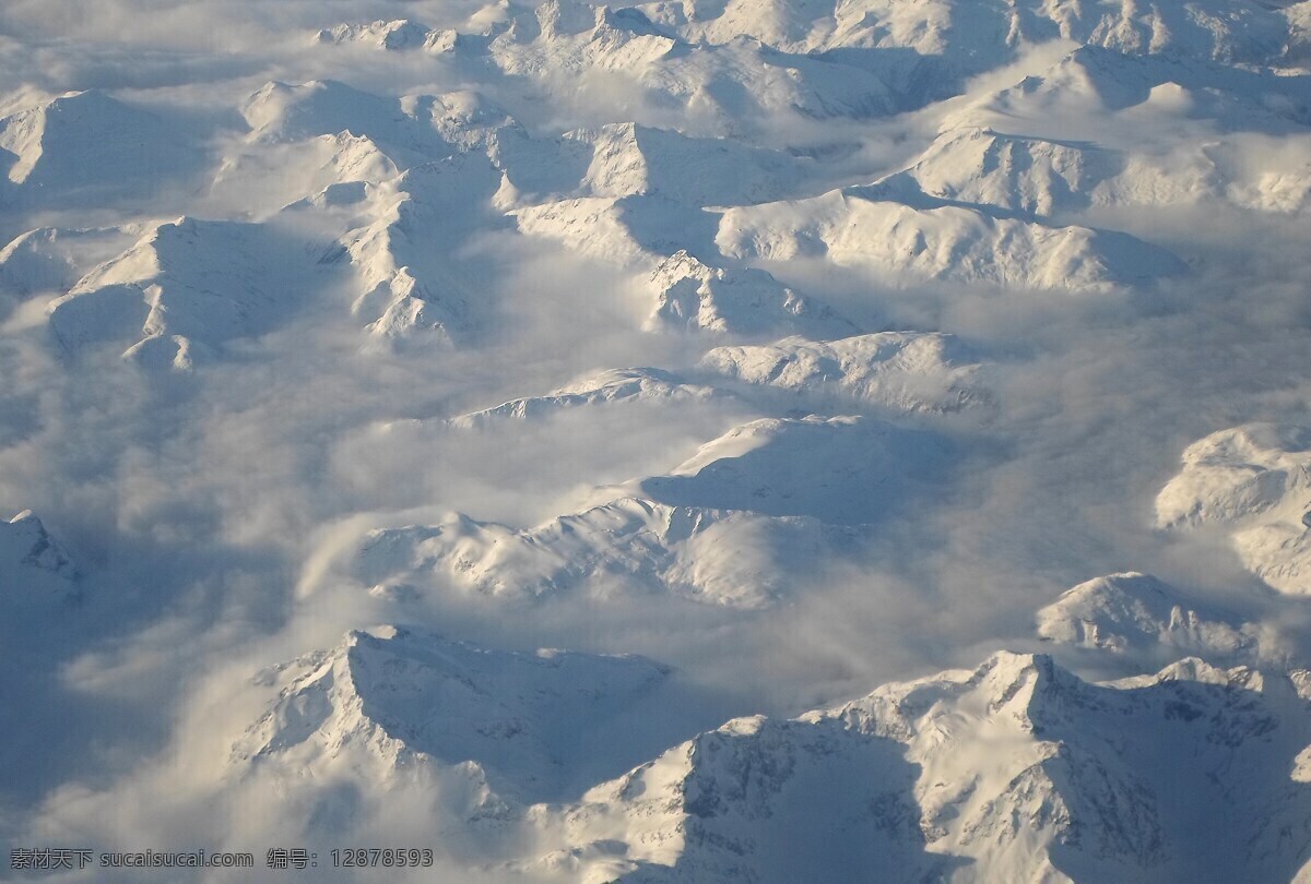 航拍雪山 雪山 航拍 高原 云 寒冷 自然景观 自然风景