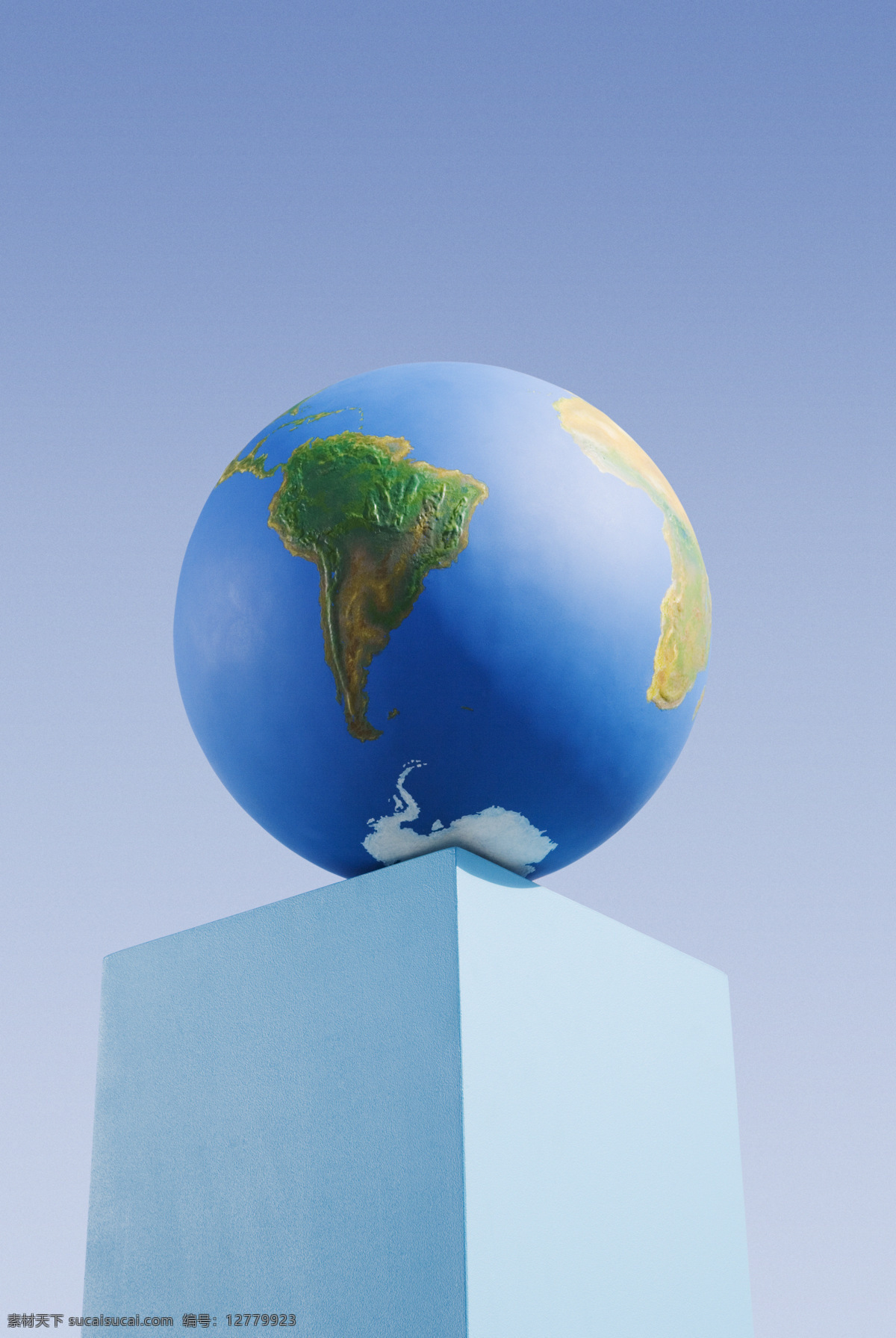 蓝色 柱子 地球 摄影图片 商务 金融贸易 全球化 世界地图 高清图片 创意设计 创意摄影 广告设计素材 地球素材 商业素材 蓝色地球 蓝色柱子 天空背景 地球图片 环境家居
