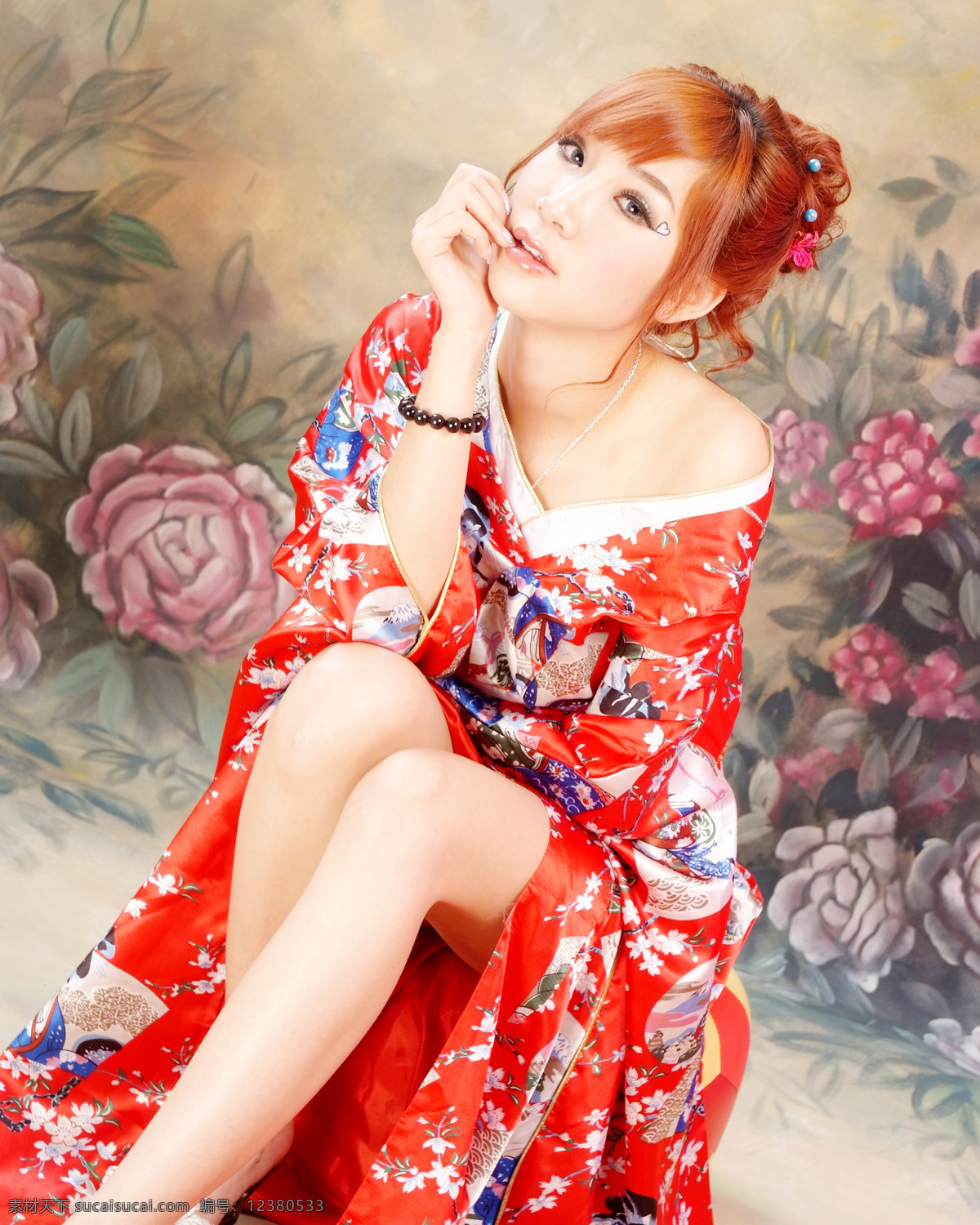 古装美女 个性美女 花朵 底纹 日本和服 美女摄影 女性女人 人物图库