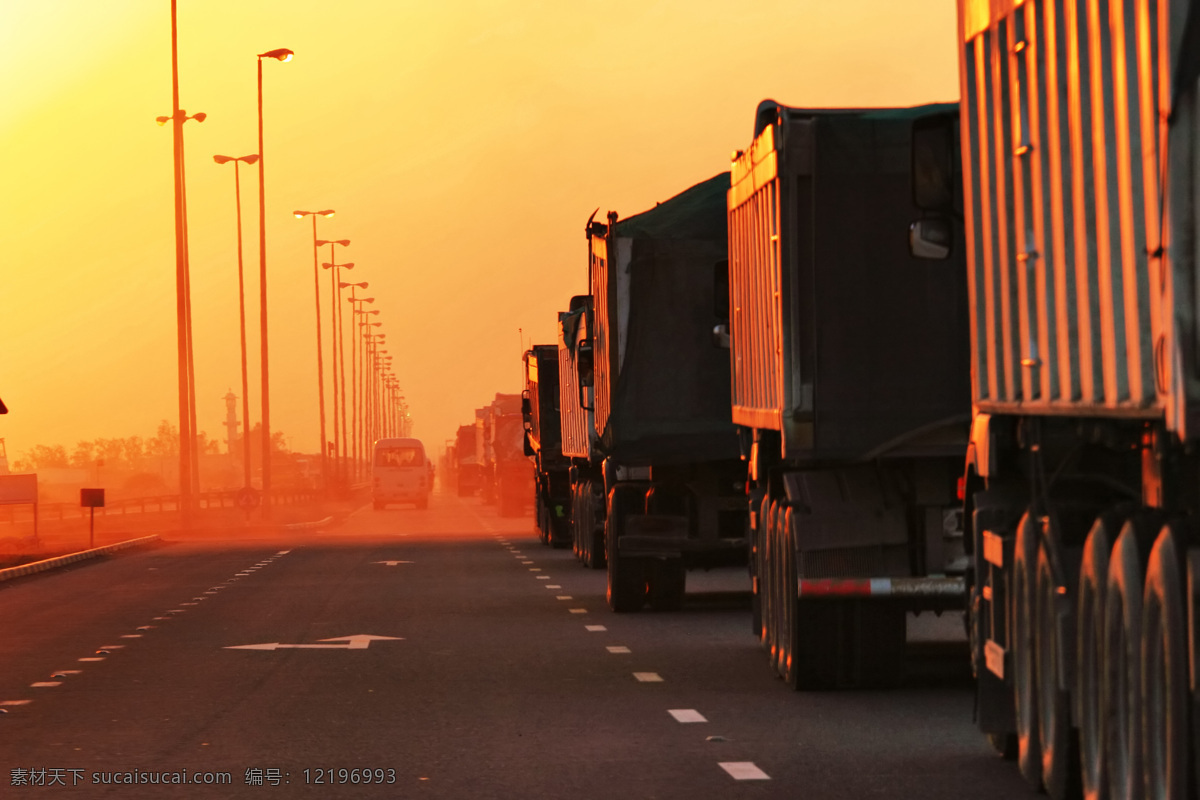 公路 上 大 卡车 交通工具 大卡车 货车 道路 汽车图片 现代科技