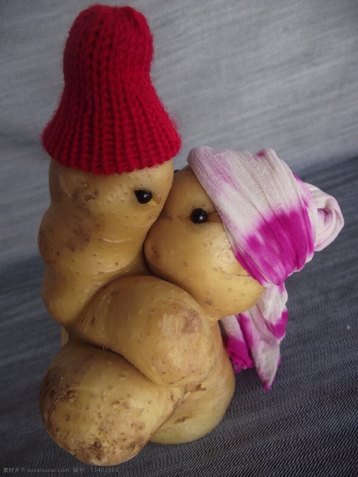 逗乐图片 设计图 生物世界 食品 蔬菜 土豆 艺术 创意 搞笑图片 创意搞笑图片 土豆情人 土豆幽默 娱乐 psd源文件
