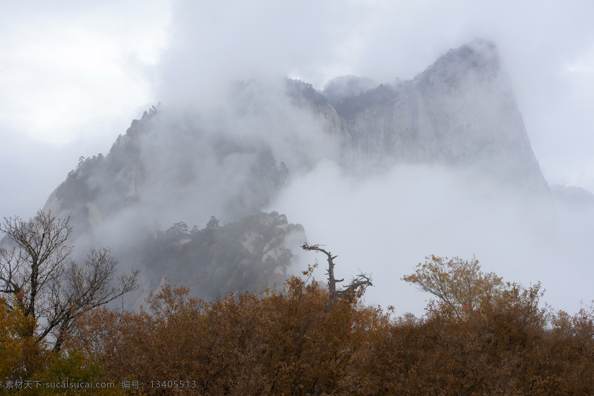 雪山雾景 天空 度假 风景 美景 自然景观 自然风景 旅游摄影 旅游 蓝天白云 山峰 雾 黑色