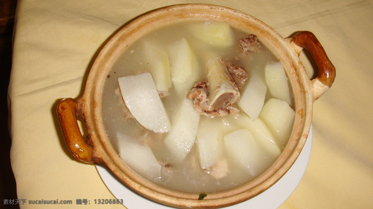 筒骨萝卜煲 萝卜 一煲汤 骨头汤 浓汤 萝卜汤 传统美食 餐饮美食