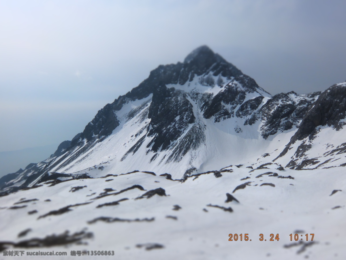 玉龙雪山 秃石 云雾 浅绿色冰块 初春 云南 山魂水韵 自然景观 山水风景 灰色