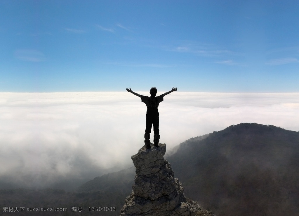 徒步登山 徒步登山的人 登山的人 登山的男 登山的情侣 登山的青年 登山活动 登高望远 落日黄昏 人物图库 自然景观