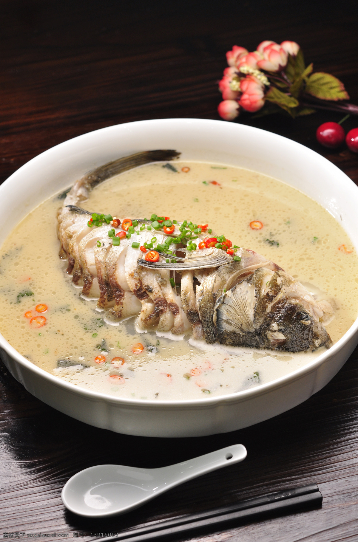 美味的鲫鱼汤 传统 中式 美味 菜品 鲫鱼汤 餐饮美食 传统美食