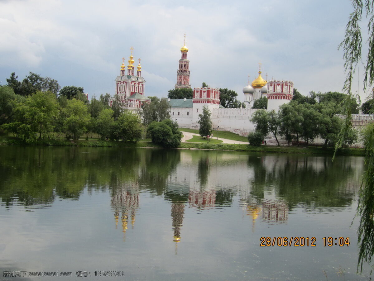 圣彼得堡 新 圣女 修道院 教堂 金顶 湖水 倒影 围墙 树荫 名人墓地 国外旅游 旅游摄影