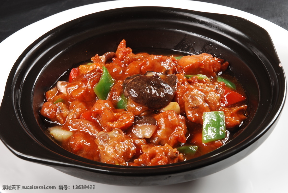 砂煲焗三黄鸡 砂煲三黄鸡 砂煲焗鸡 砂锅焗三黄鸡 砂煲 焗三黄鸡 鸡煲 三黄鸡 高清菜谱用图 餐饮美食 传统美食
